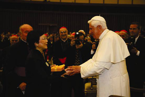 Vice Chairman Deng Rong of the CAIFC meeting with Benedict XVI (Pope) in Vatican